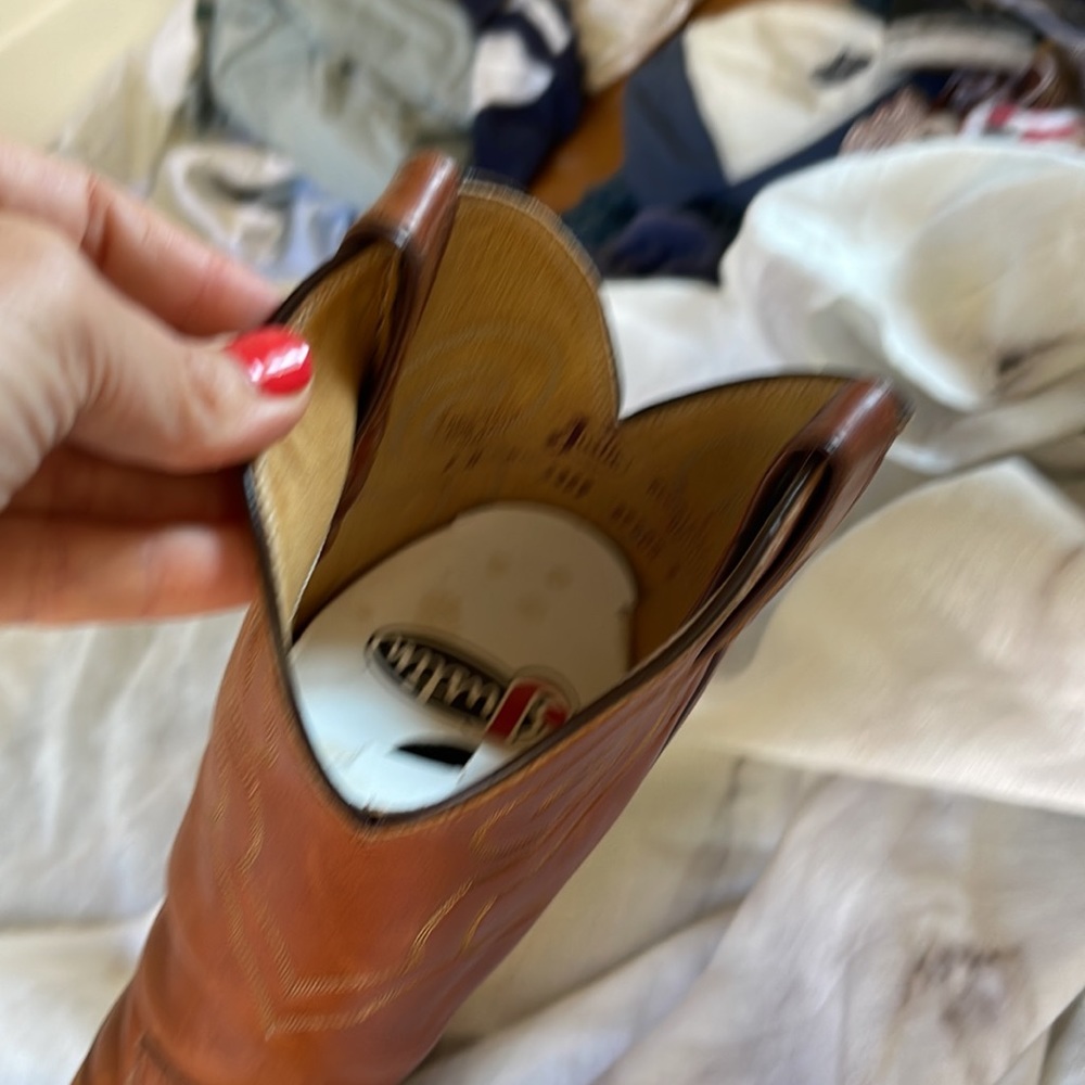 Justin’s Brown Boots kept in Wonderful Shape - Picture 2 of 6